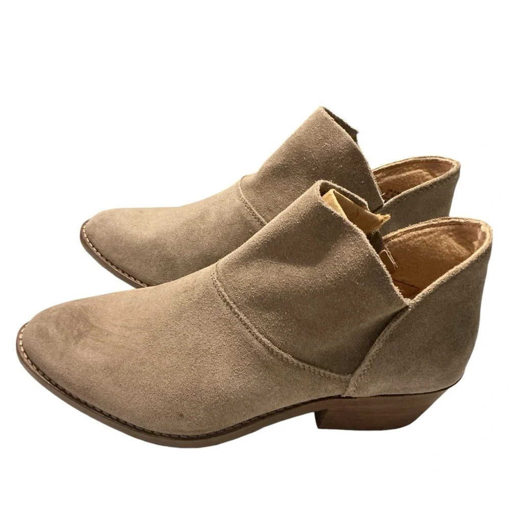 Lucky Brand Fahmida Taupe/Fawn Ankle Suede Booties shoes‎ size 7.5